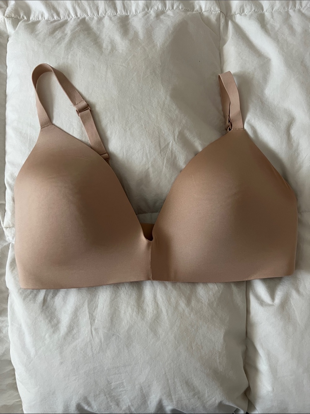 SKIMS Smooth Wireless Bra in Nude Tan
